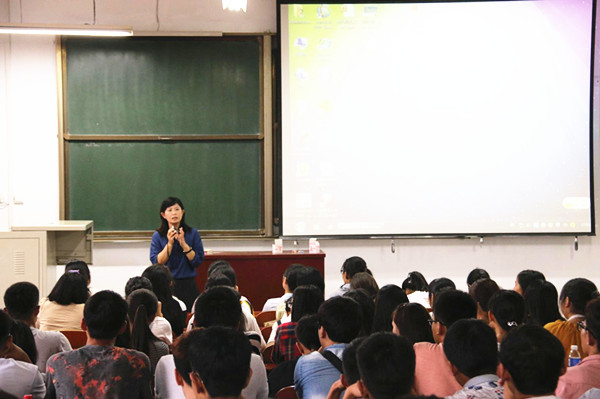 BBIN宝盈集团官方网站隆重举办新生专业介绍讲座4_副本.jpg