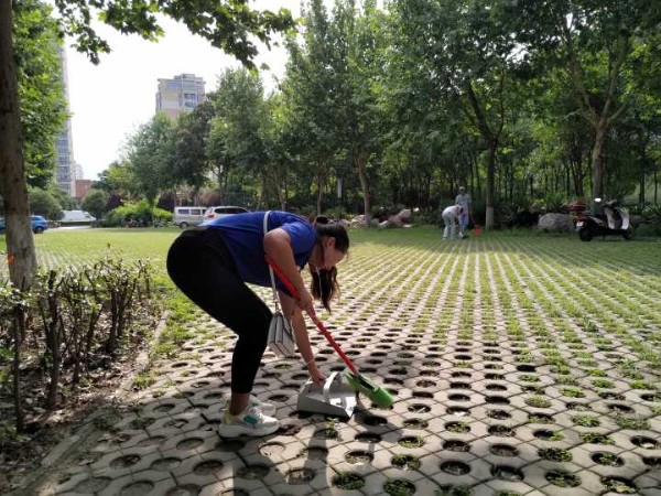 BBIN宝盈集团官方网站晨曦实践队举办龙源湖维洁活动 (1)周冬冬_副本.jpg